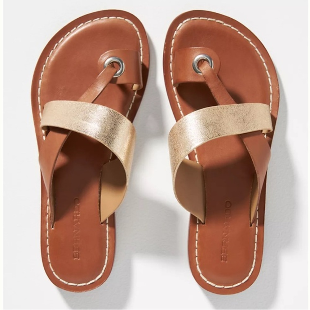 NWOT Bernardo Tia Cross Strap Sandals